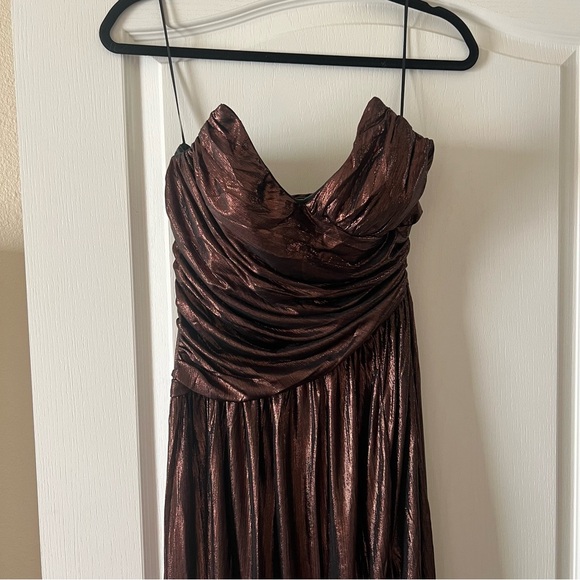Bronze gown with slit - Picture 3 of 5